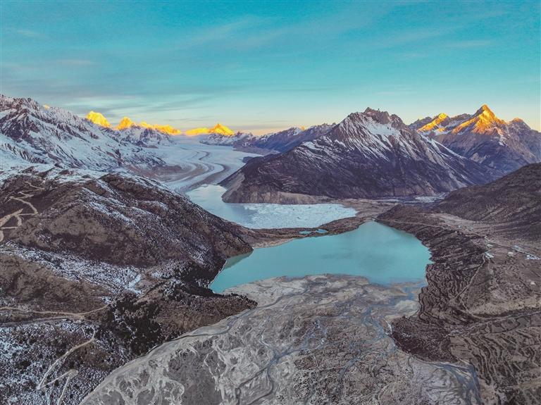 བརྗིད་ཆགས་ཡིད་དུ་འོང་བའི་བོད་ལྗོངས་དཔའ་ཤོད་ལ་སྒོ་འཁྱགས་རོམ་གྱི་དགུན་ཁའི་མཛེས་ལྗོངས།