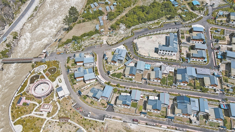 ཁྱད་ལྡན་གྲོང་ཚོ་དང་གྲོང་རྡལ་བཏོད་དེ་འཕེལ་རྒྱས་ལ་སྐུལ་འདེད་གཏོང་བ།