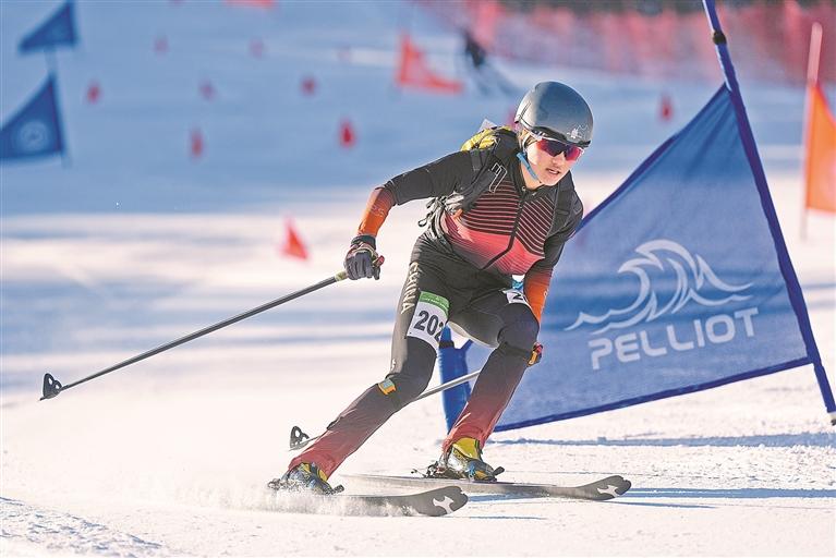 གངས་འཁྱགས་འགྲན་བསྡུར་འཁྲུག་པོ་བྱེད་པ།