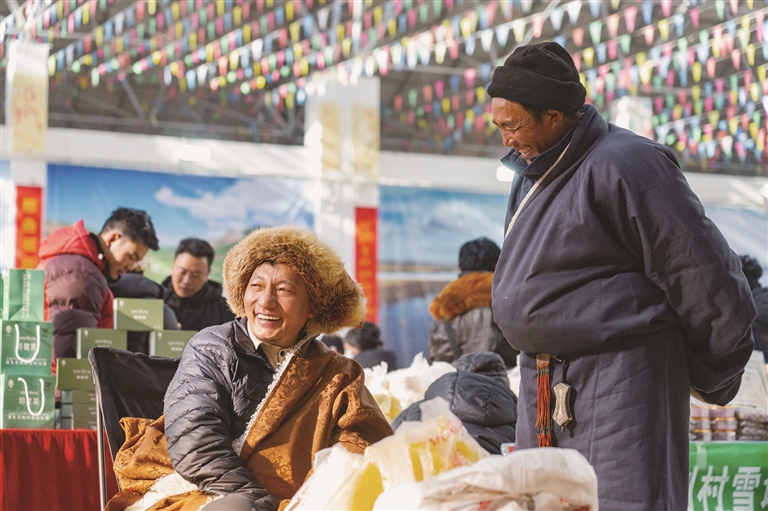 ཕྱུགས་ལས་ཐོན་རྫས་བྲིན་ཁ་རྒྱུག འབྲོག་པའི་གདོང་ནས་འཛུམ་མདངས་འཕྱུར།