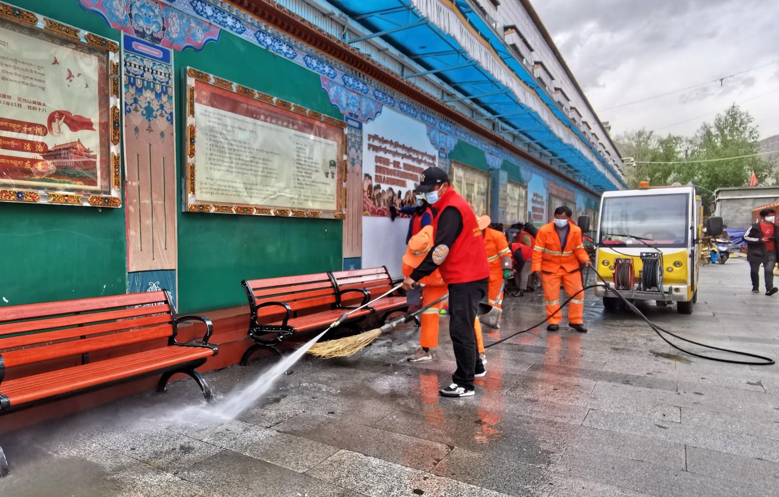干部群众积极参加爱国卫生专项行动