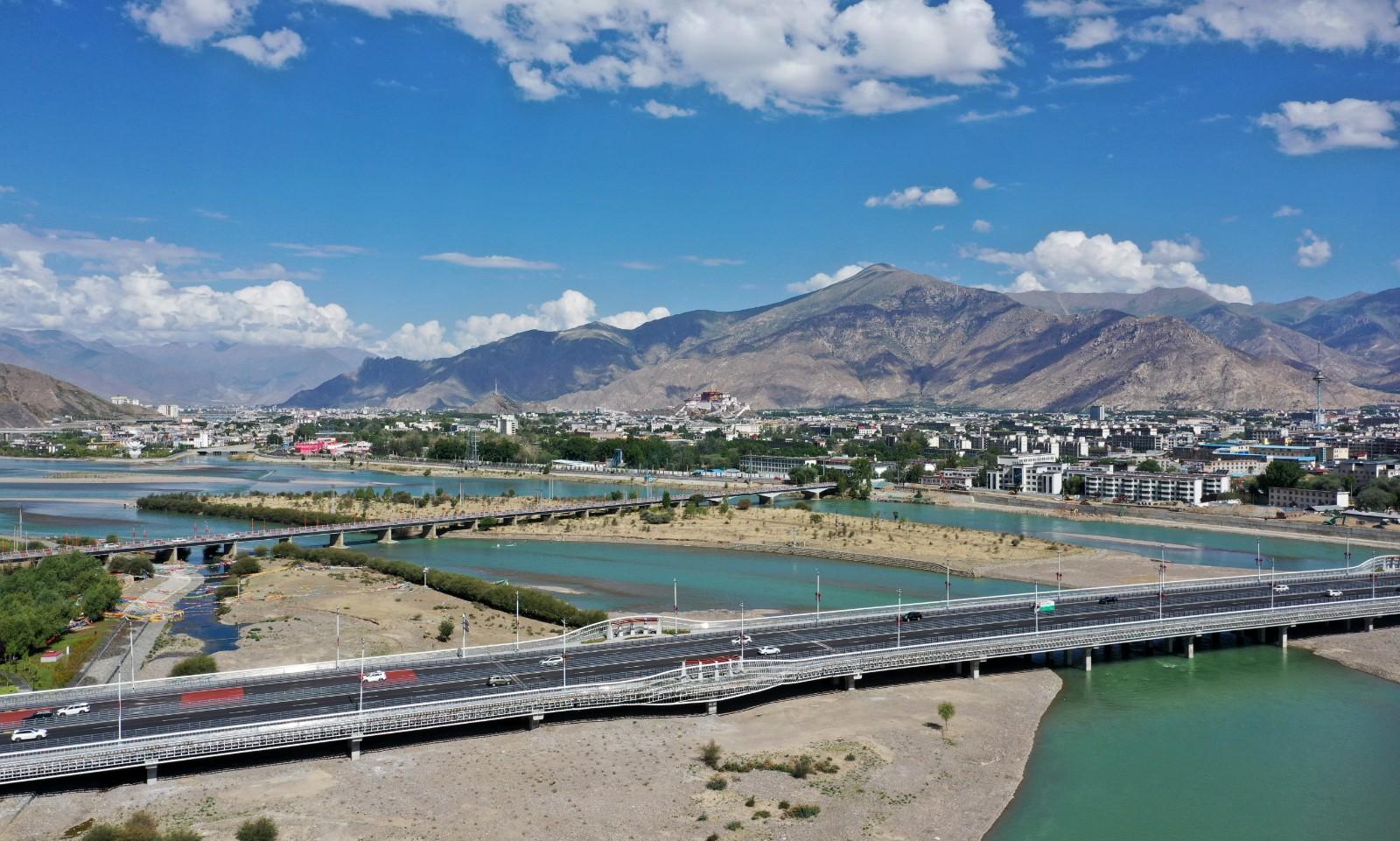 拉萨藏热大桥建成并通车