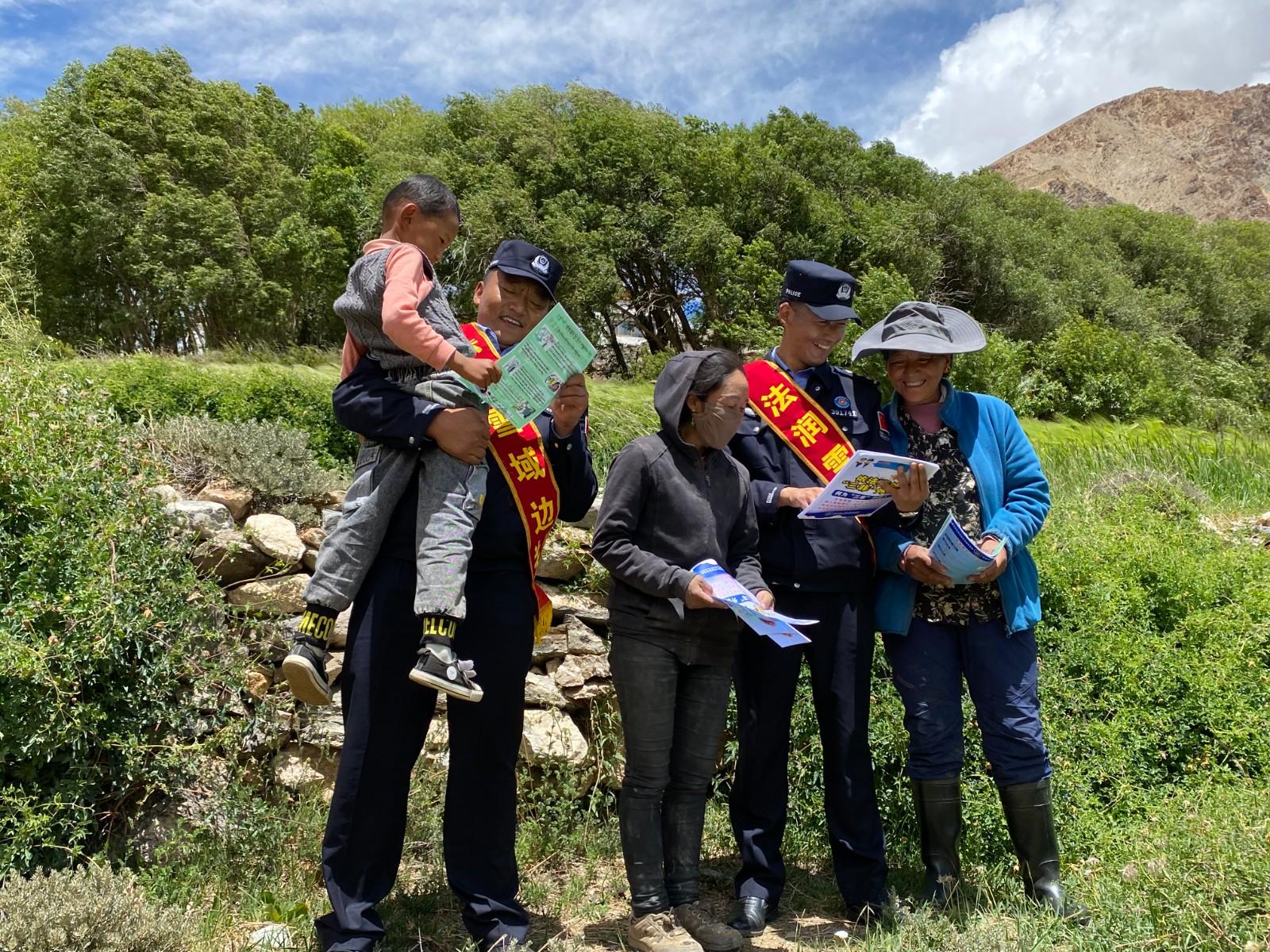 演绎最美“警”色