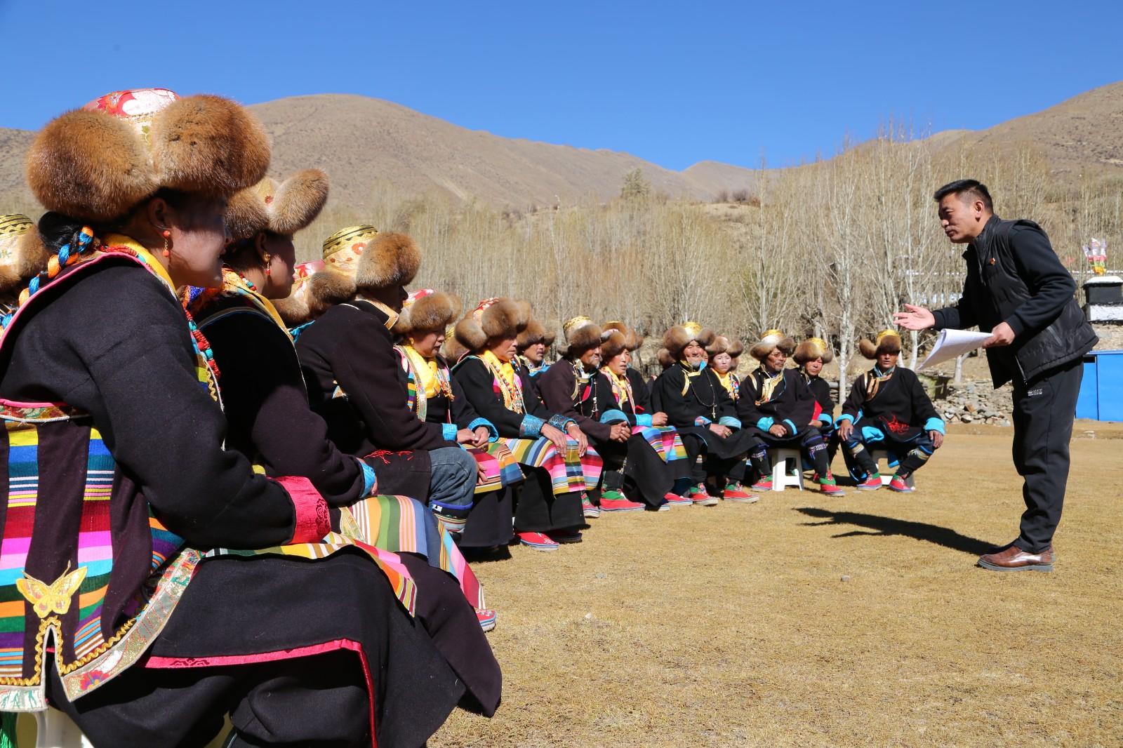 党的二十大精神落地生根 农牧民群众喜闻乐见