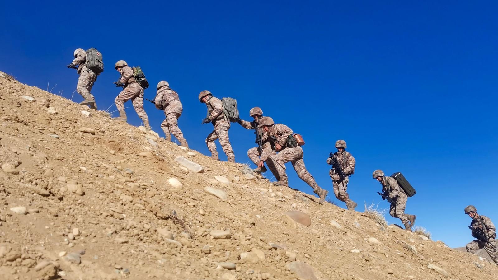 坚守一线护平安