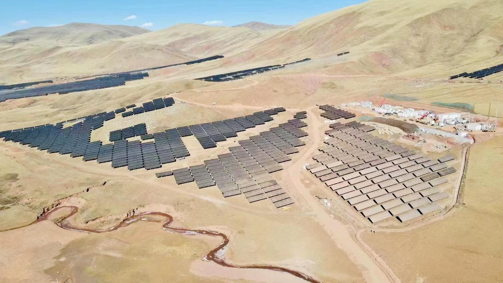 江达县索日光伏电站并网发电