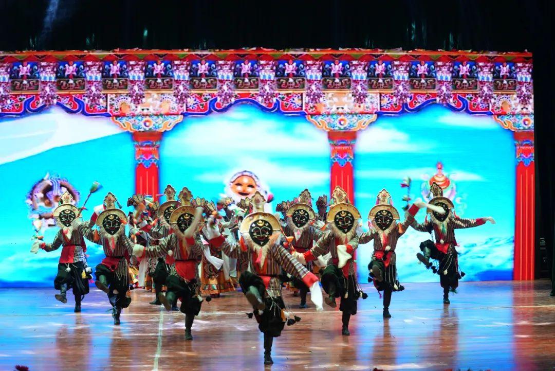 礼赞新时代 唱响新生活