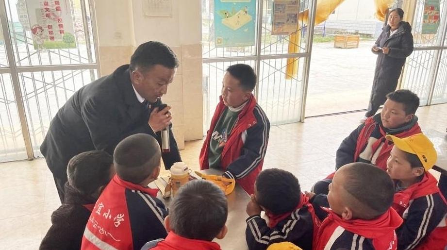 巴宜区人民法院为小学生上好“法治第一课”