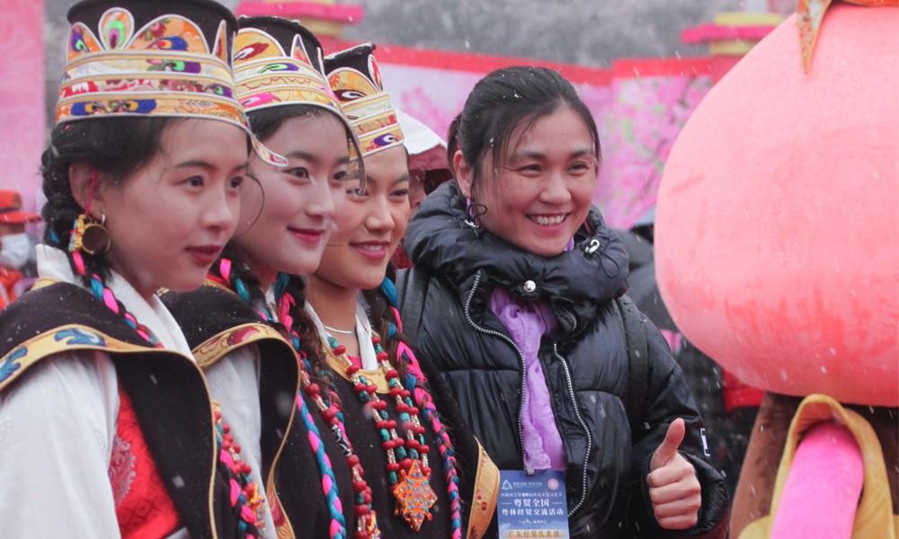 又见桃花朵朵开