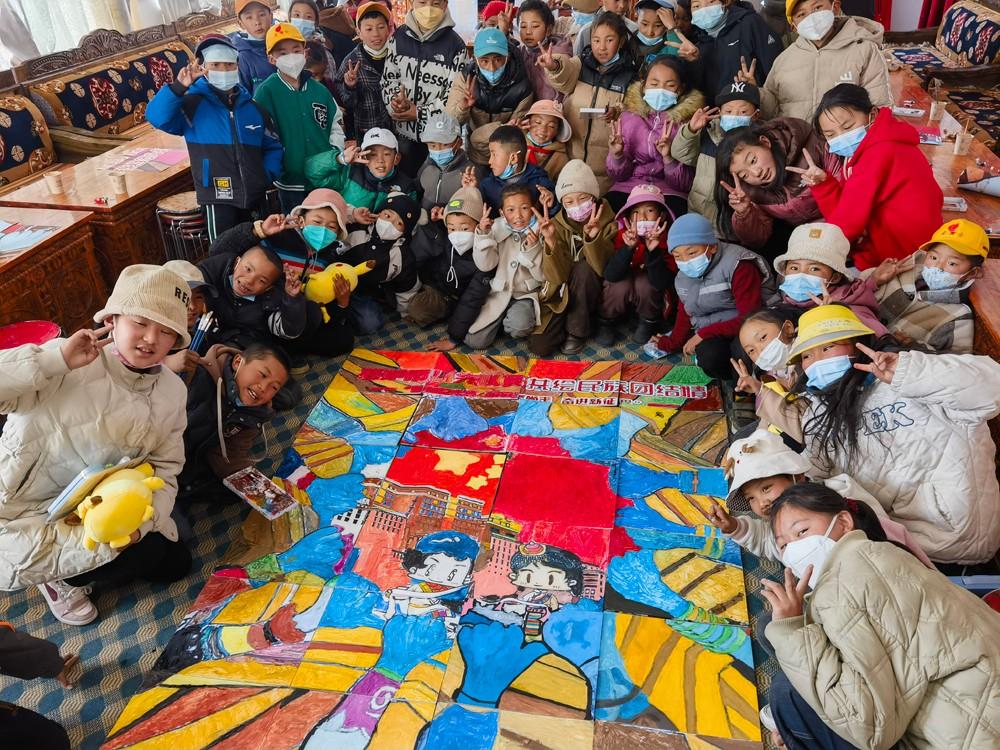 共绘民族团结情