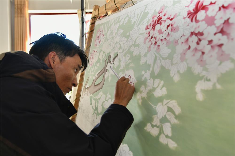 妙笔勾勒 新画卷