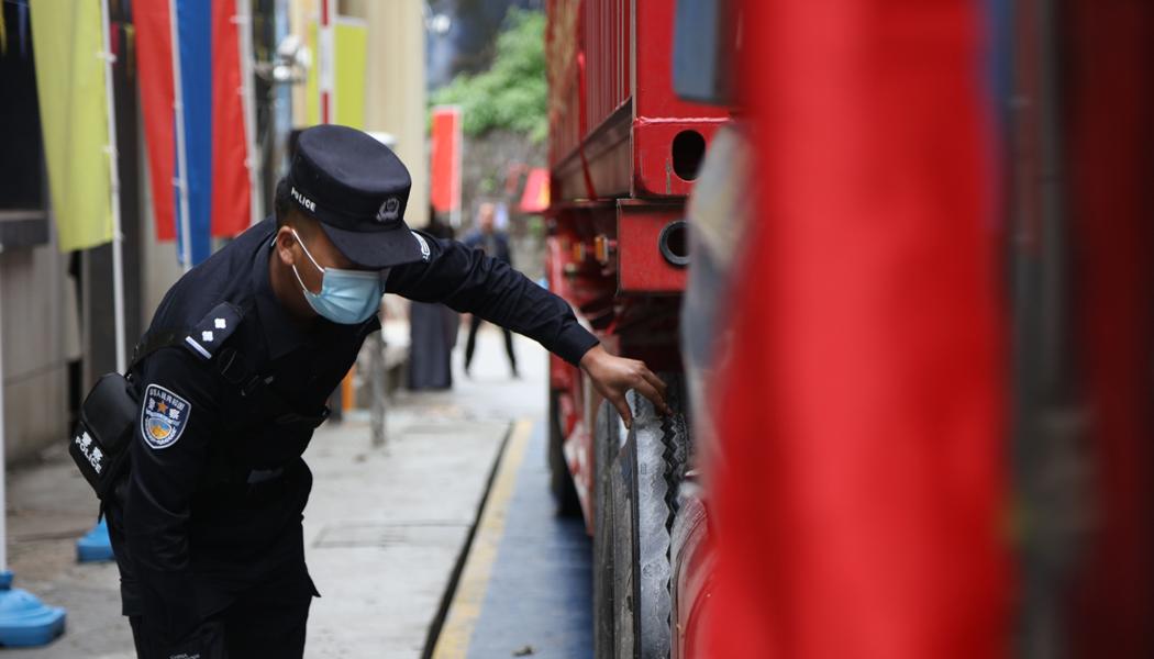 坚守岗位，用行动诠释荣光