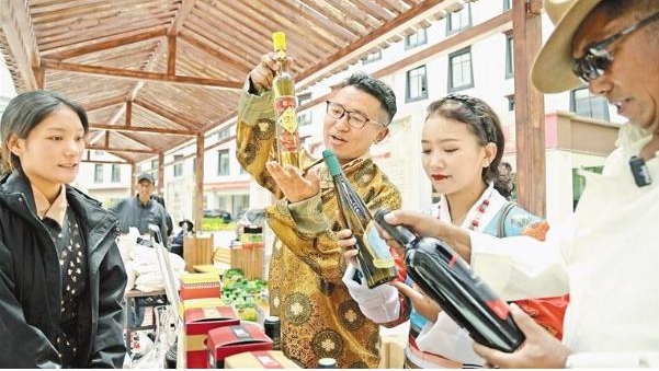 桑日县举办2023年“文化和自然遗产日”活动