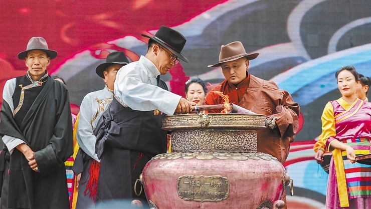 第二届藏香文化旅游节开幕式掠影