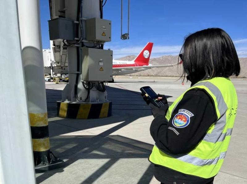 拉萨贡嘎机场启用外场航班保障服务电子签单系统