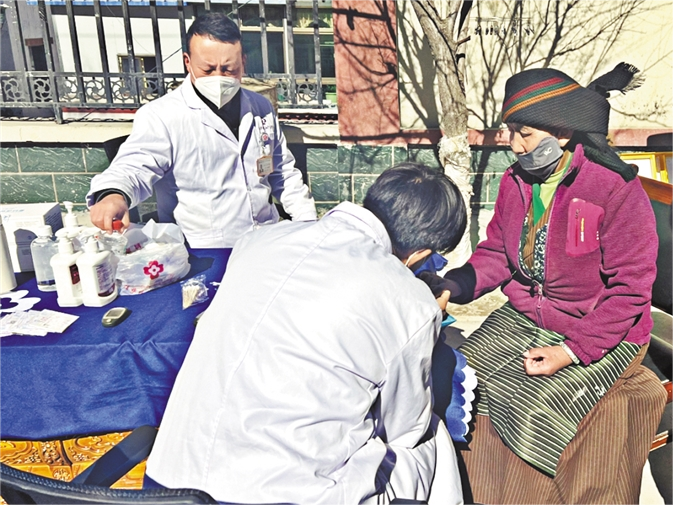 浪卡子县妇开展爱心公益女性健康体检活动