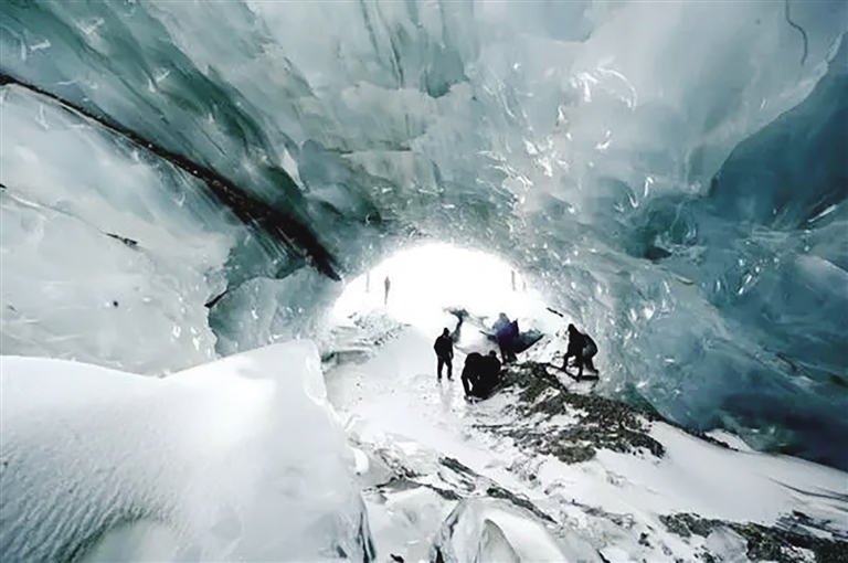 西藏自治区昌都市边坝县又发现 一处大型冰洞