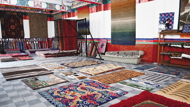 藏毯的技艺传承 喀瓦坚藏毯厂30年蝶变新生