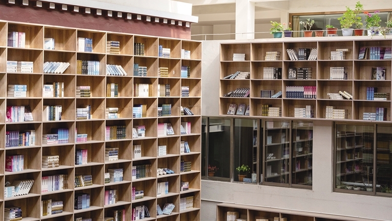西藏自治区图书馆去年接待读者超18万人次