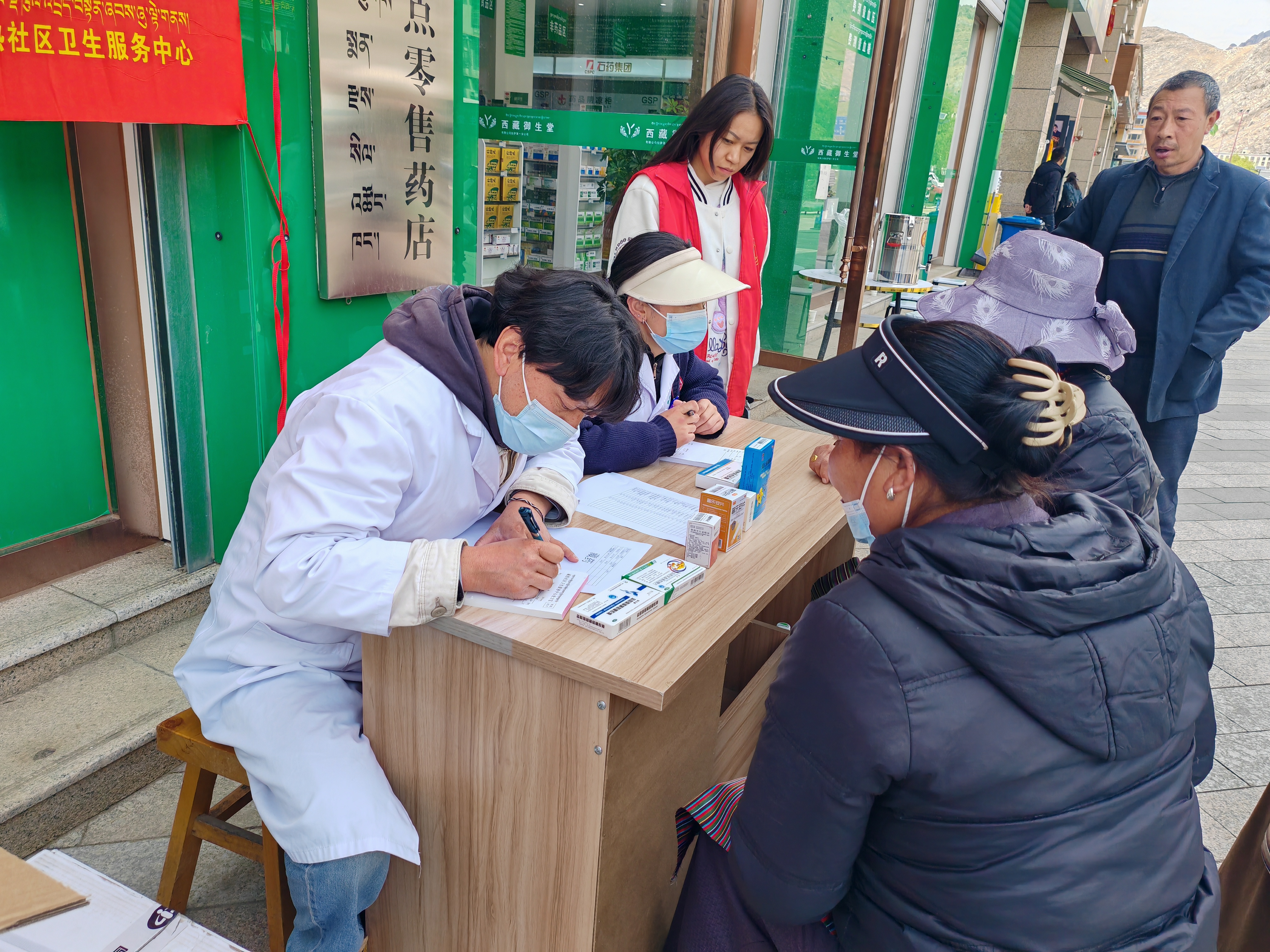 送医到基层　义诊暖人心