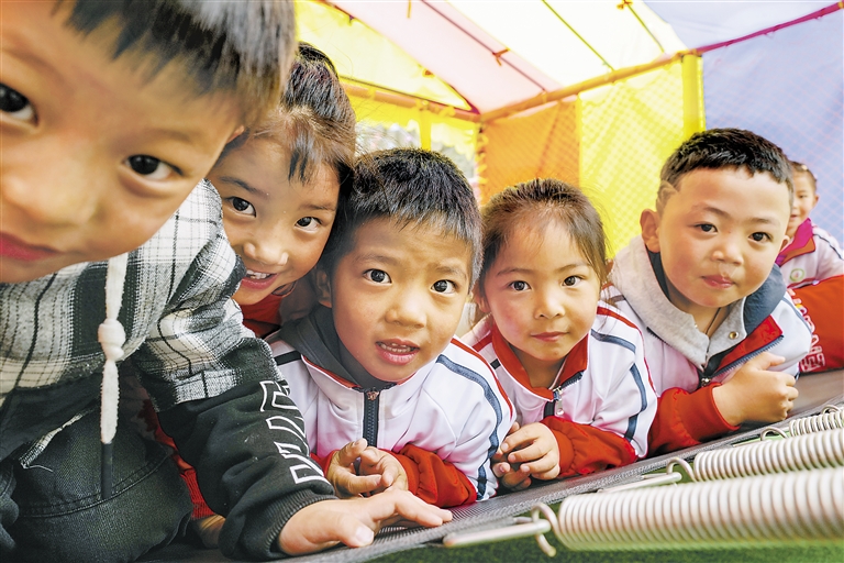 教育援藏:托起孩子们的未来