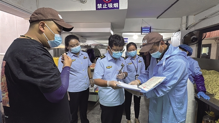 城关区开展藏面甜茶馆及藏面加工小作坊专项检查