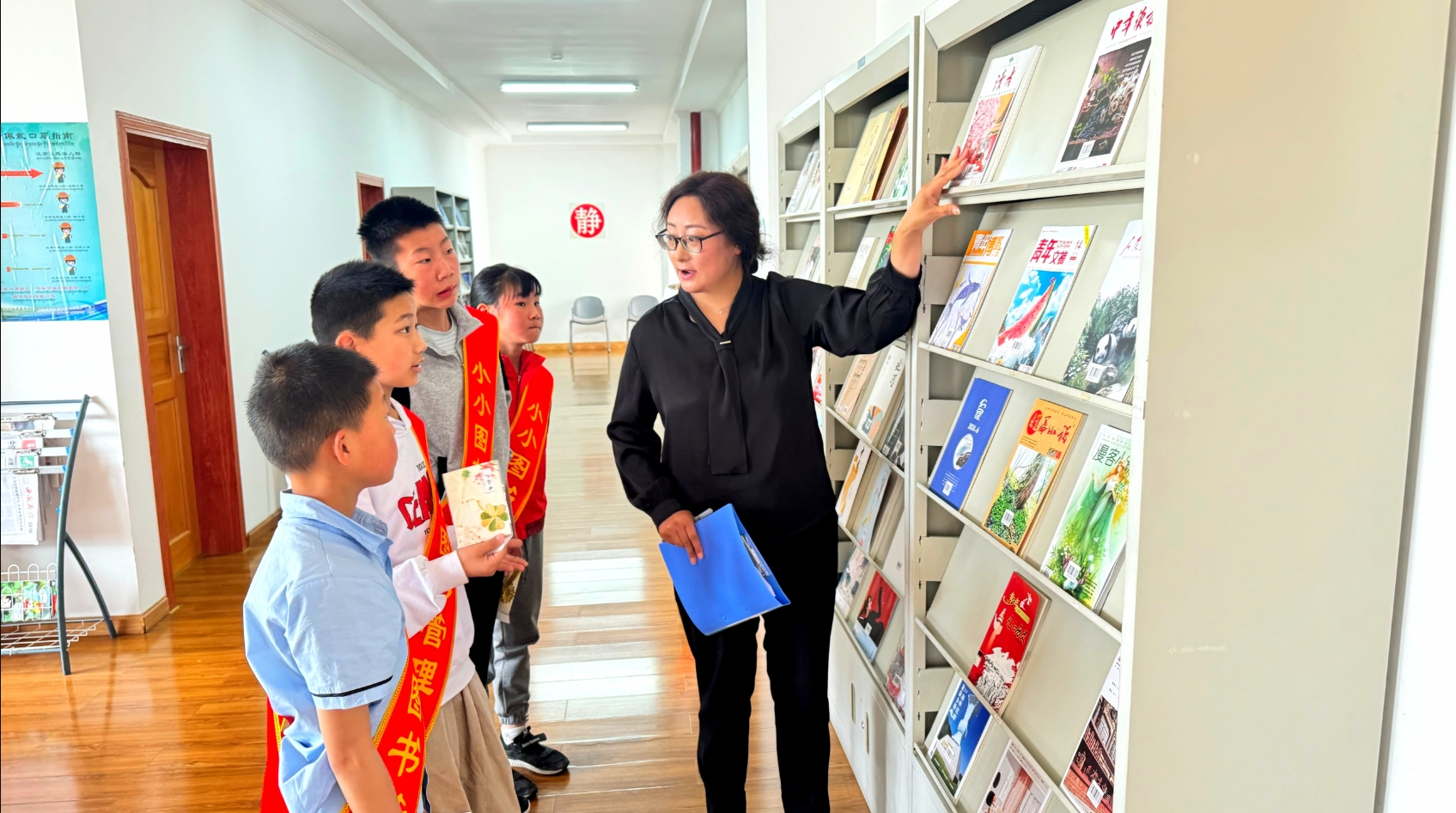 “小小图书管理员”“上岗”啦