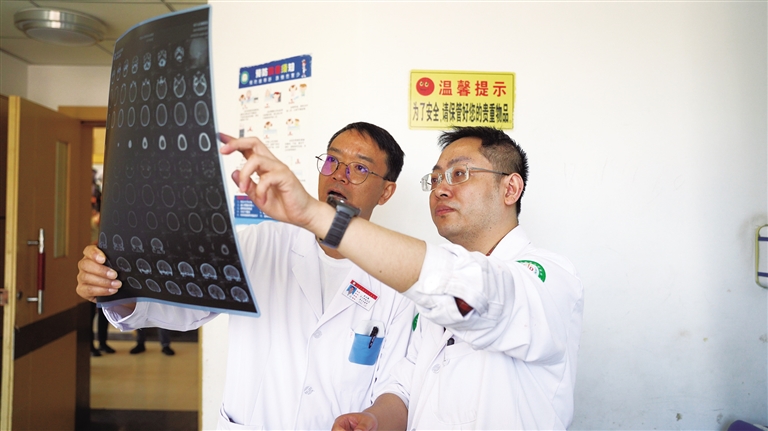 缘藏30载:信仰引航越渝昌 凝心聚力谱华章