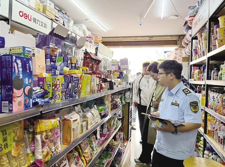 拉萨市城关区专项排查整治网红零食“蜡瓶糖”