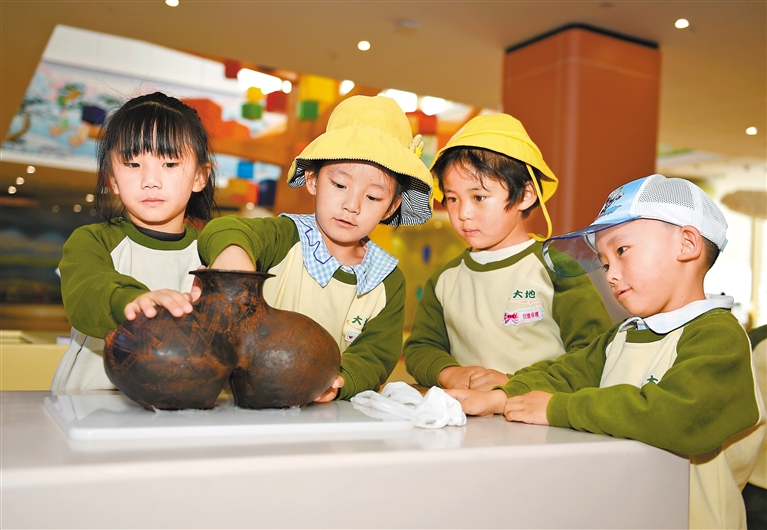 小小萌童 趣探博物馆