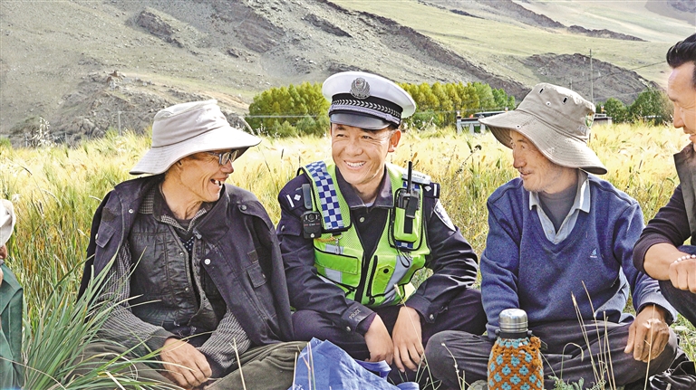 田间警务 护航秋收