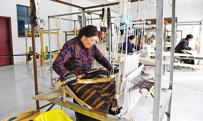 传承氆氇技艺 拓宽增收渠道