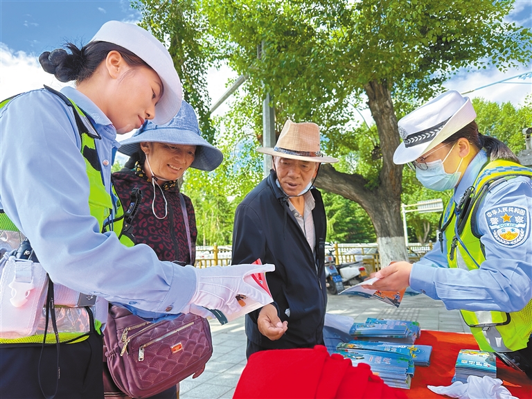 拉萨交警持续加大道路交通安全宣传力度