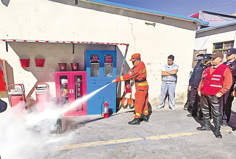 曲热林社区：成立应急队伍 守护一方平安