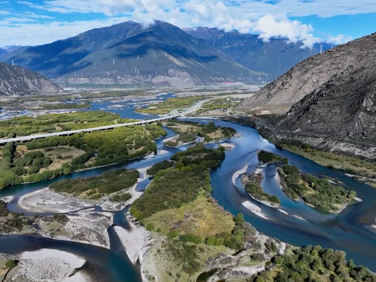 生态西部｜西藏雅尼湿地：面山绿化 增绿添彩