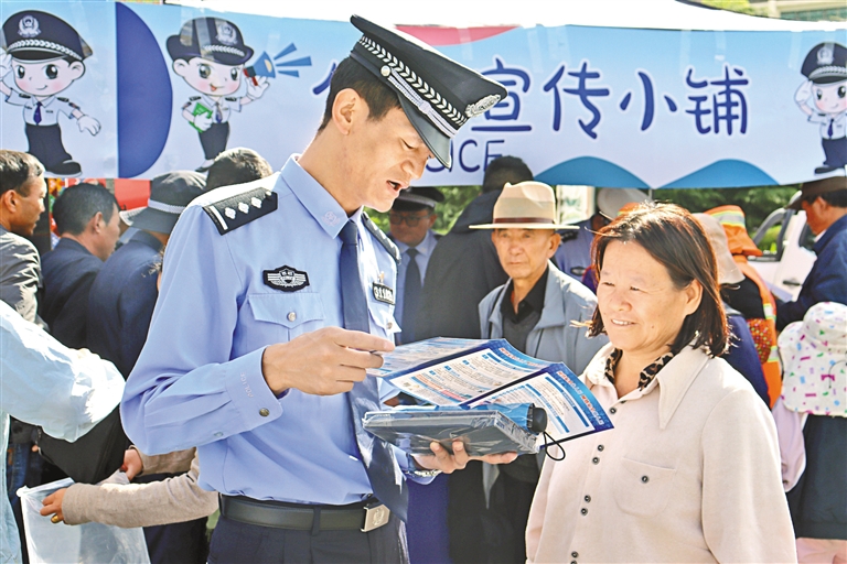 小铺“售”平安 有趣又硬核