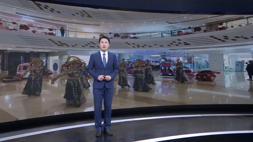 曲水演出团“燃爆”泰州 演绎别样民族风情