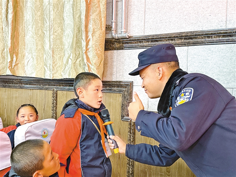 那曲市索县禁毒办在辖区学校开展禁毒宣传活动