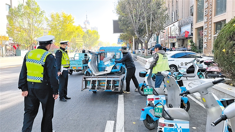违停不可取 “还路于民”在行动