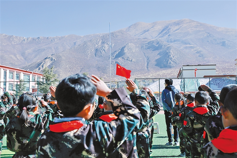 国防教育进校园 “童心”共筑强国梦