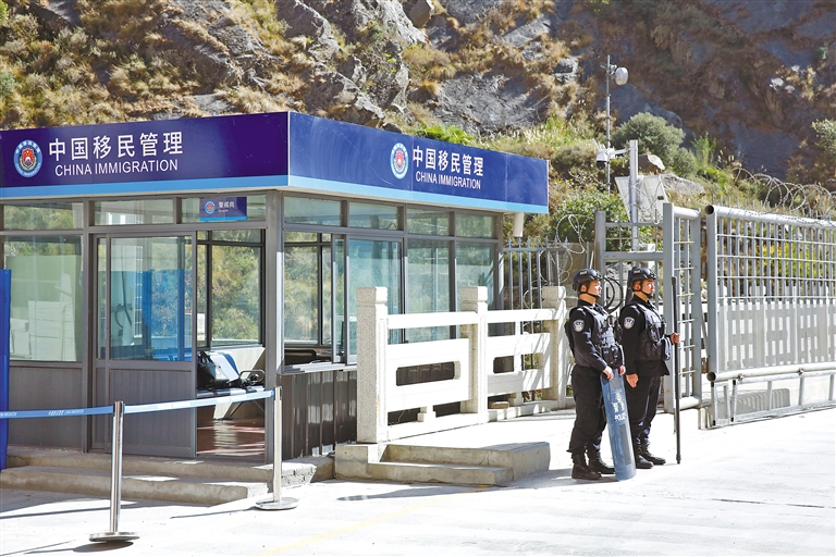 吉隆口岸正式启用新版出入境边检现场标志