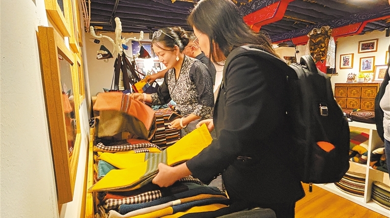 卓番林·措瓦:一针一线守初心 一丝一缕绣传承