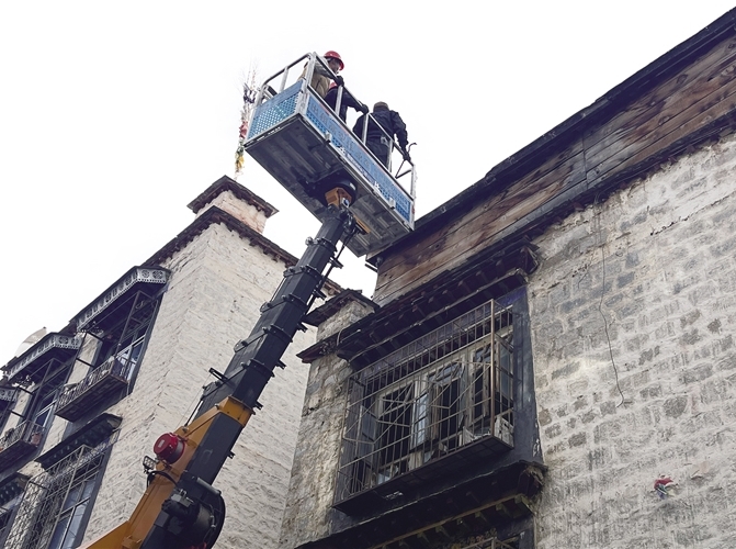 八朗学社区拆除一处违建物