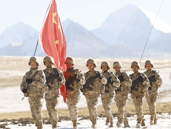 巡逻路上迎新年