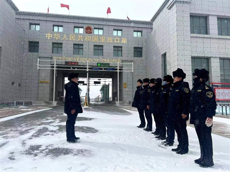 ​走好边关路 巾帼勇担当