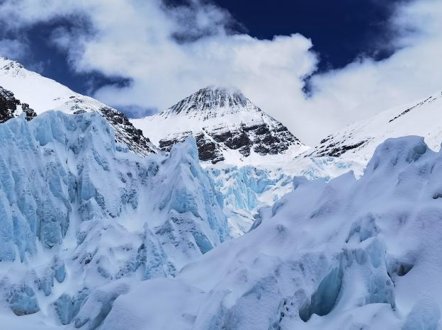 新华全媒+·世界冰川日︱雪域高原 大美冰川