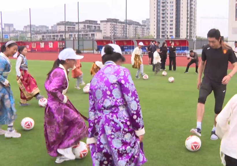 这一声“重庆雄起”,来自藏族小朋友!