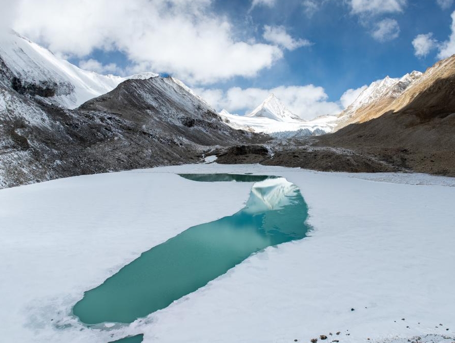俯瞰壮美普拉喜琼峰