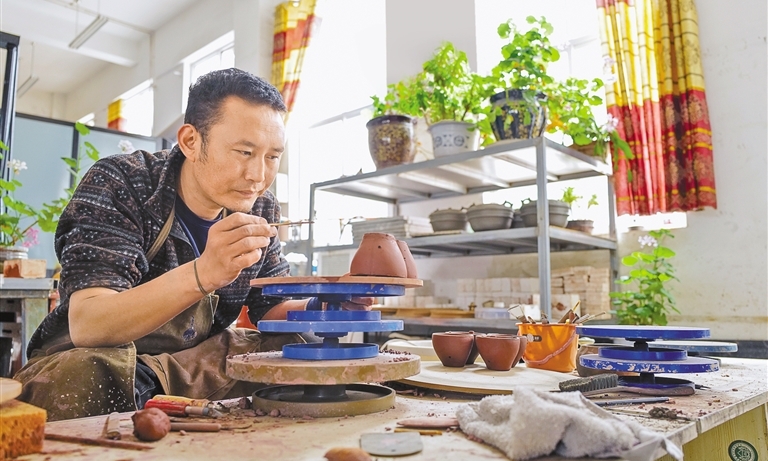 “指尖技艺”变身“指尖经济”