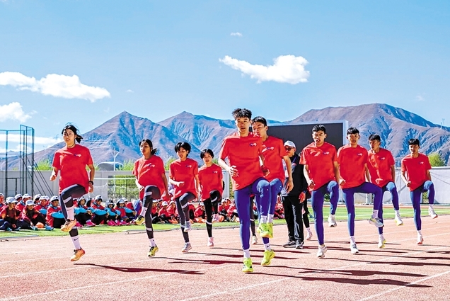 2025年自治区田径耐力性项目青少年夏令营在日喀则举行